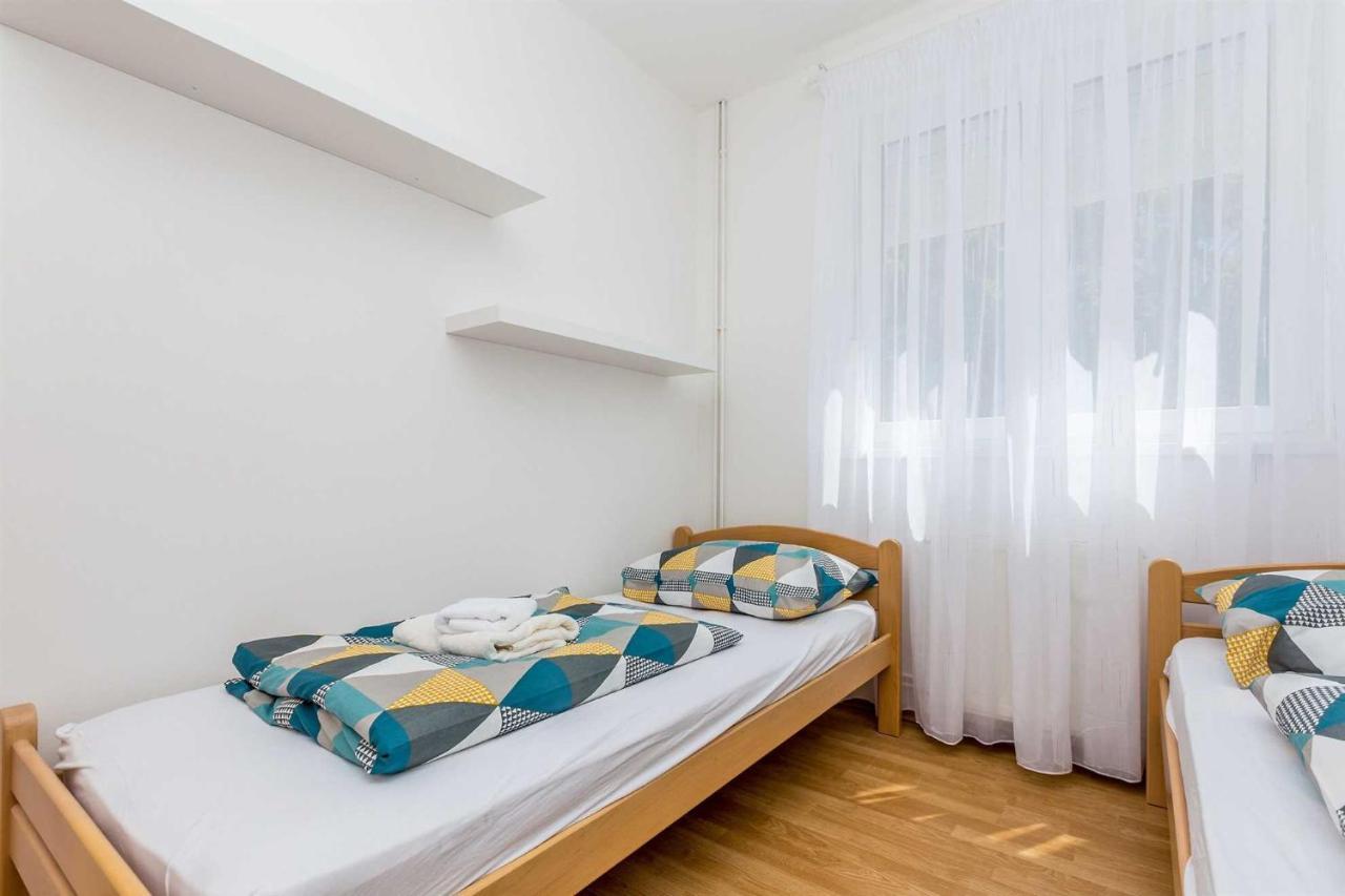 Brzac Holiday Home Olive Garden מראה חיצוני תמונה