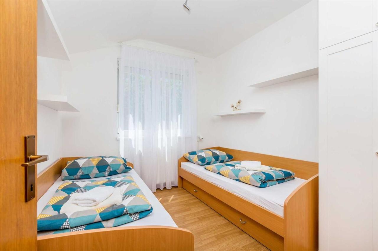 Brzac Holiday Home Olive Garden מראה חיצוני תמונה